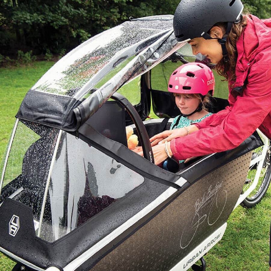 Innovative Lösungen für Ganzjahresbenutzung und sicheren Kleinkindtransport machen es zum wirklichen Autoersatz.