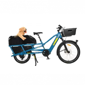 Yuba Spicy Curry in Farbe true blue mit einem Hund in dem Korb drin.