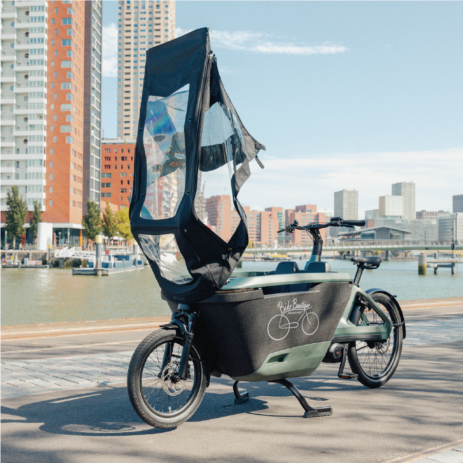 Das Verdeck öffnet sich wie ein Kofferraum --> bequemer Einstieg für Deine Kids